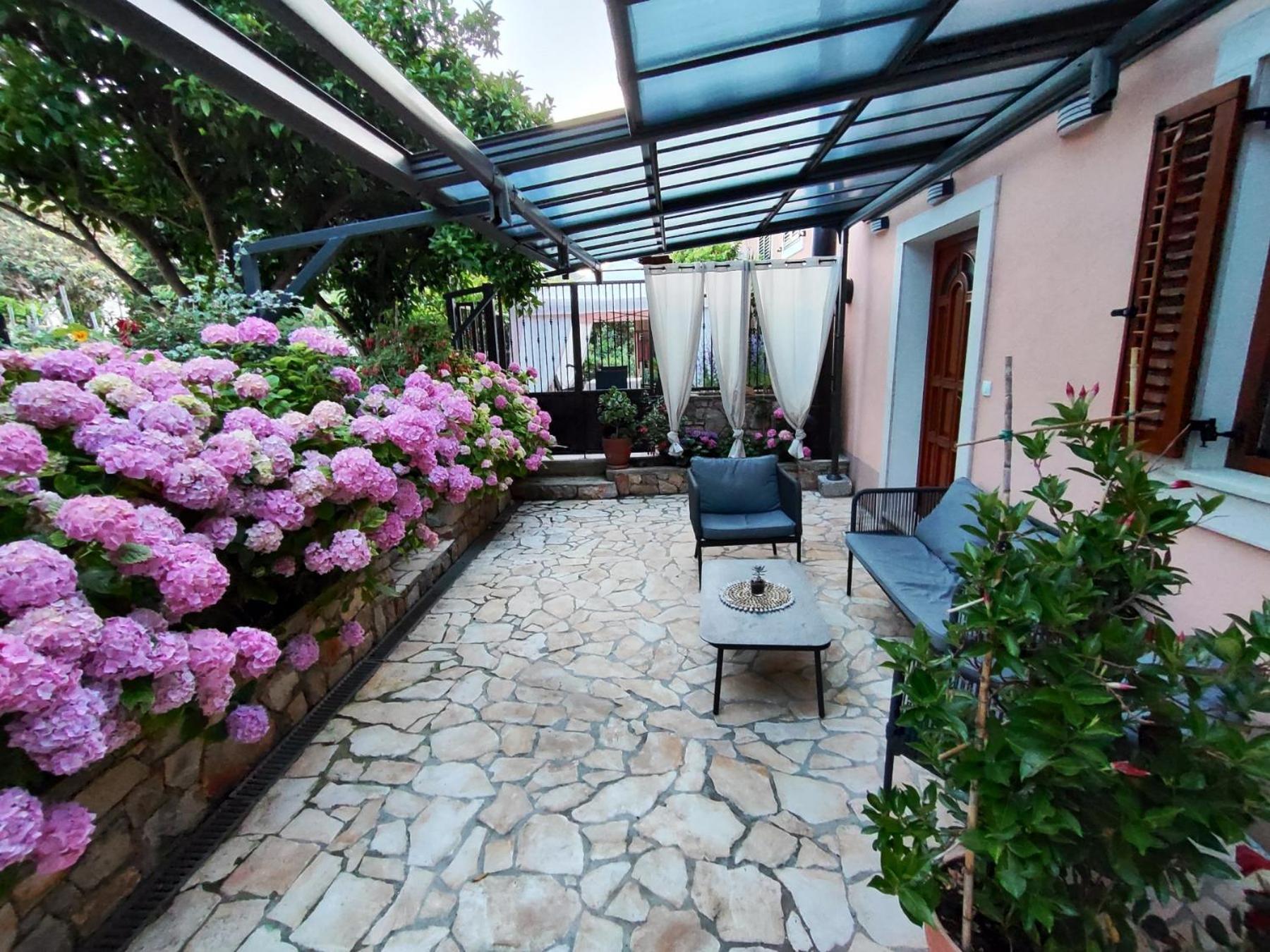 Vacation House Orange Veli Lošinj Екстериор снимка