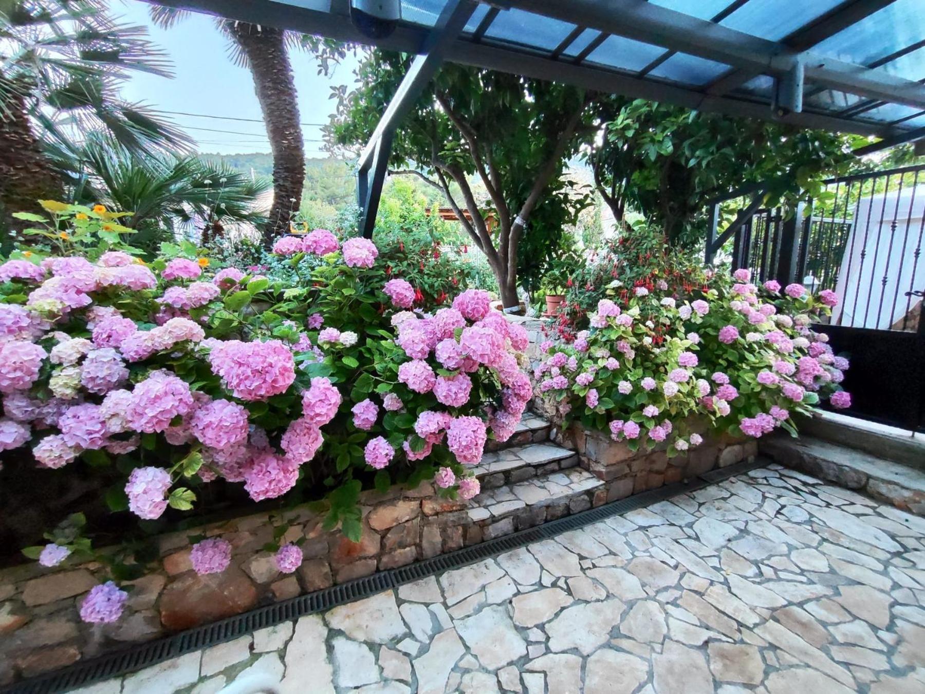 Vacation House Orange Veli Lošinj Екстериор снимка