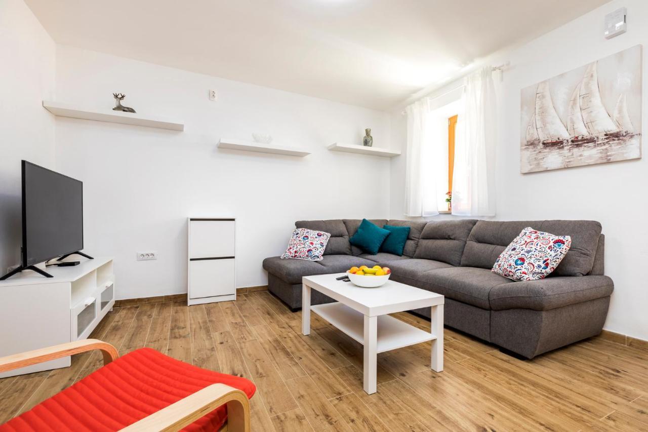 Vacation House Orange Veli Lošinj Екстериор снимка