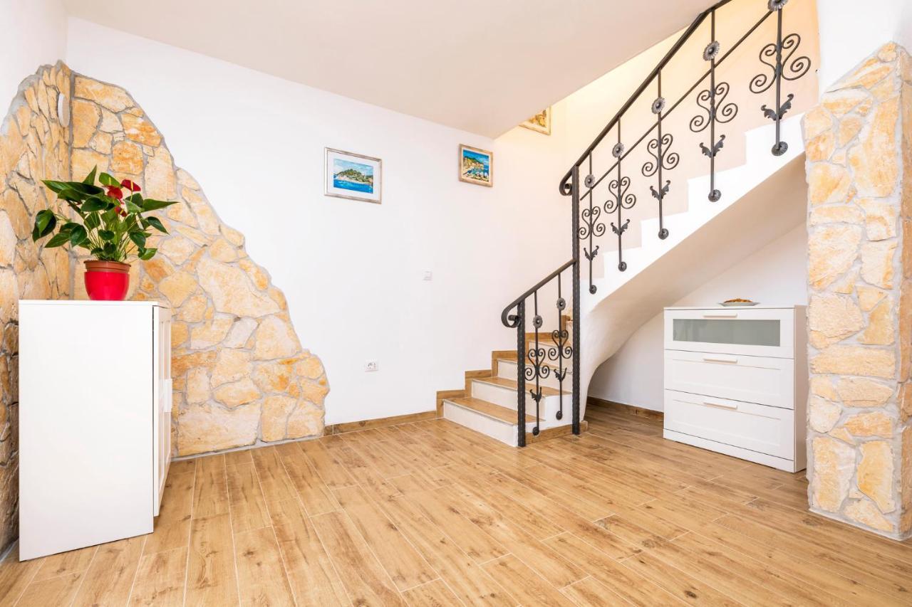 Vacation House Orange Veli Lošinj Екстериор снимка