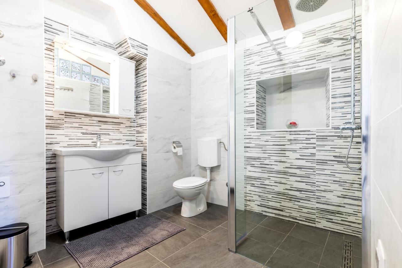 Vacation House Orange Veli Lošinj Екстериор снимка